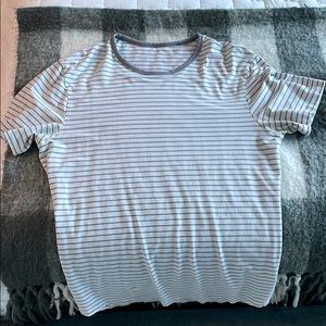 Lululemon 5 year basic T- large